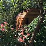De Haen Luxury Villa: Private With Jacuzzi And Sauna Apartment