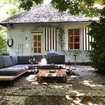 De Haen Luxury Villa: Private With Jacuzzi And Sauna Apartment *