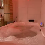 De Haen Luxury Villa: Private With Jacuzzi And Sauna