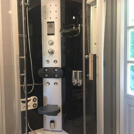 De Haen Luxury Villa: Private With Jacuzzi And Sauna Apartment